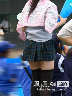 �ձ�Ů��һ����У���ͺ�Ů�� ��BС��ȹ