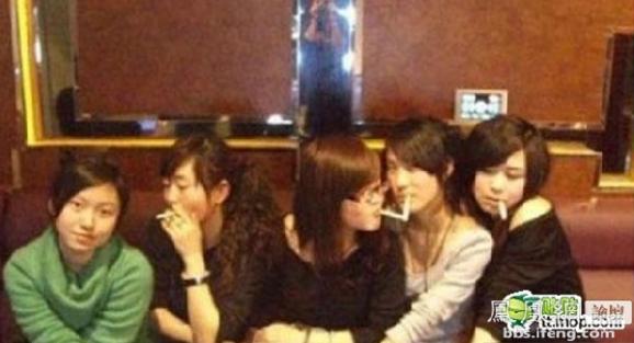 90��Ů����ҹ����������˷ḻ